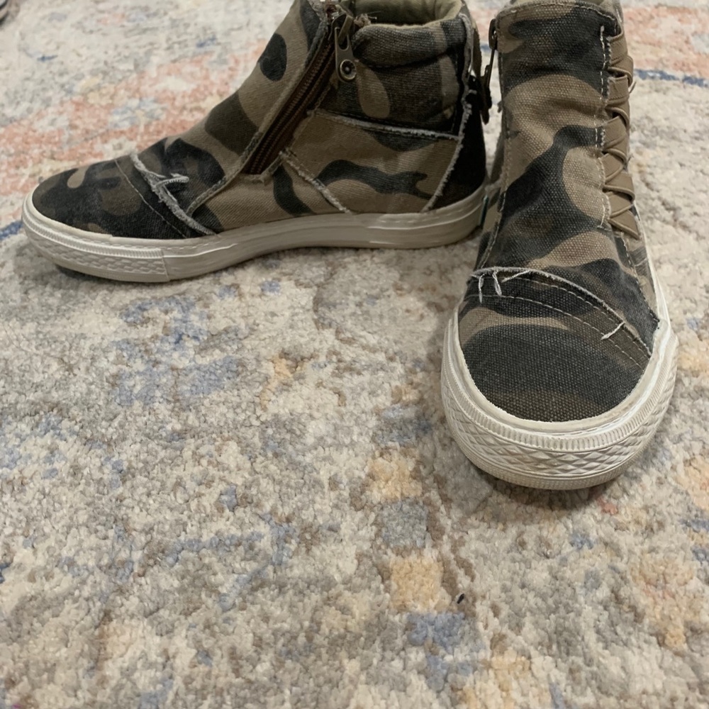 Camo blowfish shoes